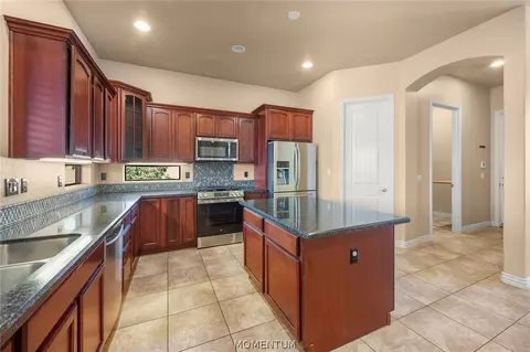Kitchen - 1539 E Blue Flame St, Kingman, AZ 86409 photo 6 of 6