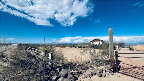 2724 S Jade Rd, Golden Valley, AZ 86413