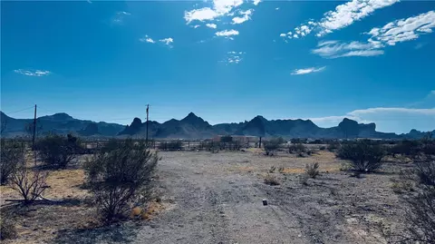 2724 S Jade Rd, Golden Valley, AZ 86413