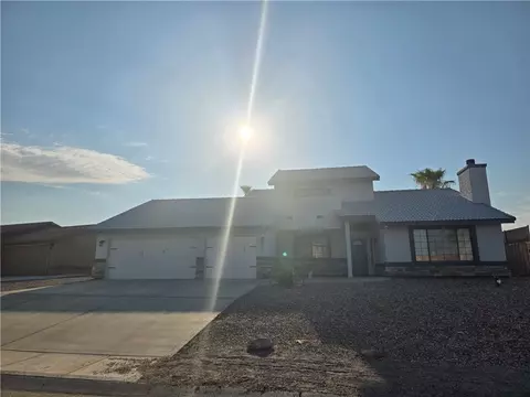 846 Indian Head Dr, Bullhead City, AZ 86429