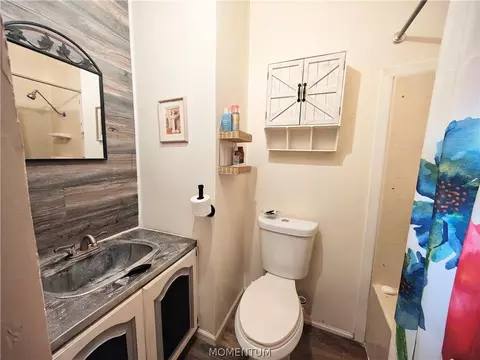 Bath - 1240 Birch Dr, Kingman, AZ 86409 photo 3 of 4
