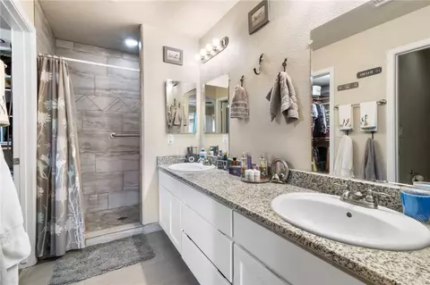 Bath - 3950 E Suffock Ave, Kingman, AZ 86409 photo 2 of 3