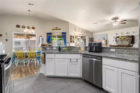 Kitchen - 3950 E Suffock Ave, Kingman, AZ 86409 photo 6 of 6