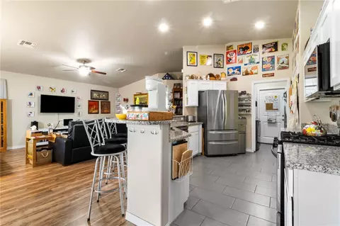 Kitchen - 3950 E Suffock Ave, Kingman, AZ 86409 photo 2 of 6