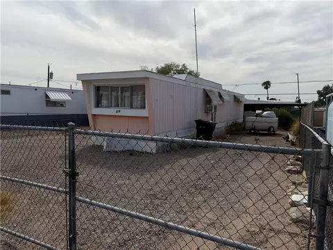 560 Silver Ln, Bullhead City, AZ 86442