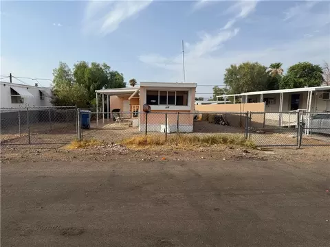 560 Silver Ln, Bullhead City, AZ 86442