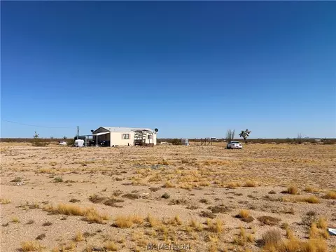 18860 S Dale Evans Rd, Yucca, AZ 86438