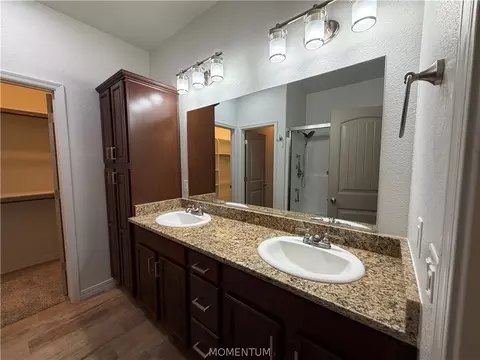 Bath - 3268 E Double O Dr, Kingman, AZ 86409 photo 2 of 4