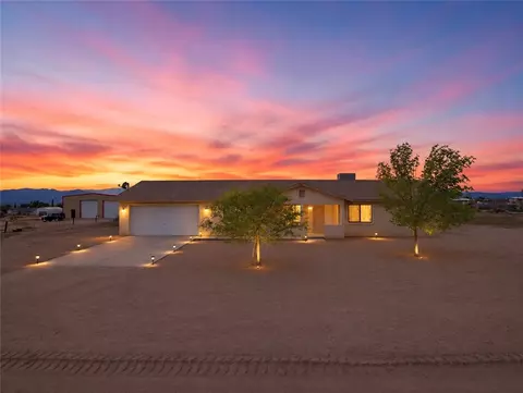 3369 N Houck Rd, Golden Valley, AZ 86413