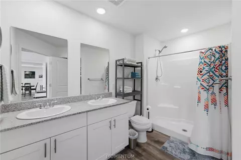 Bath - 3466 E Ames Ave, Kingman, AZ 86409 photo 1 of 2