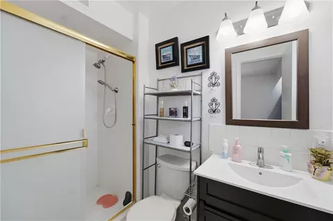 Bath - 2391 E Mcvicar Ave, Kingman, AZ 86409 photo 1 of 2