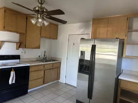 Kitchen - 3226 E Thompson Ave, Kingman, AZ 86409 photo 1 of 2
