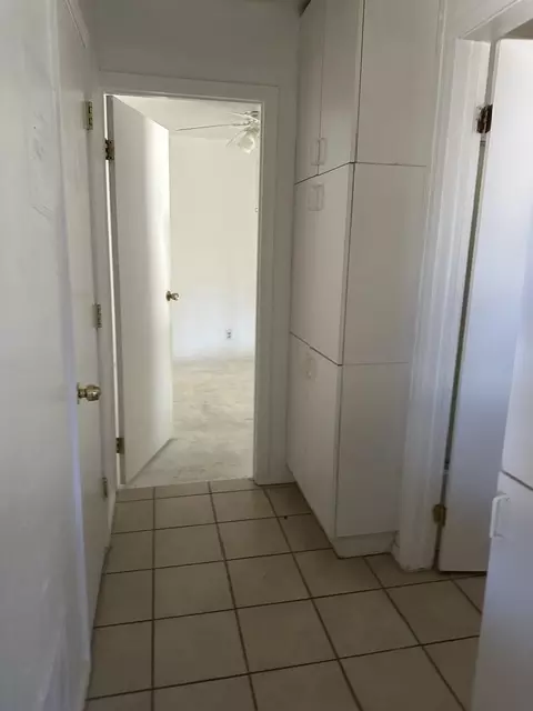 Entry Way - 3226 E Thompson Ave, Kingman, AZ 86409 photo 3 of 4