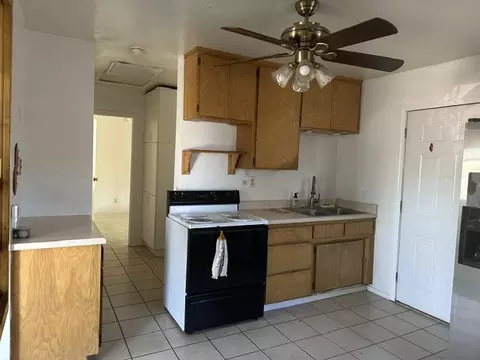Kitchen - 3226 E Thompson Ave, Kingman, AZ 86409 photo 2 of 2
