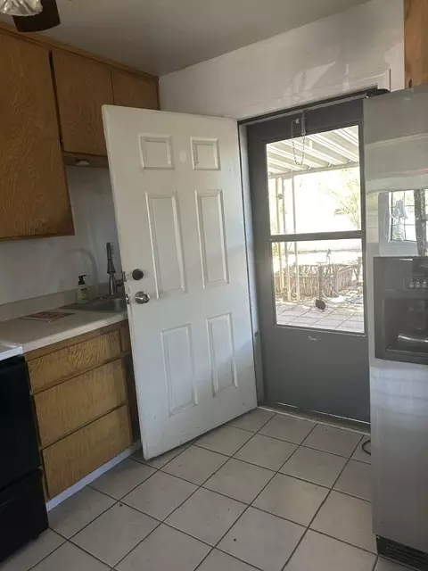 Entry Way - 3226 E Thompson Ave, Kingman, AZ 86409 photo 2 of 4