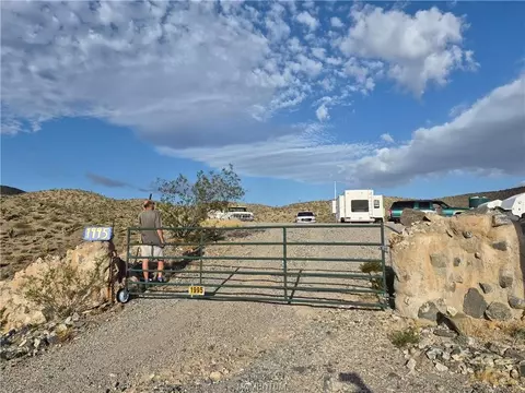 1995 W Sugarloaf Dr, Meadview, AZ 86444
