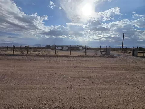 4880 N Escuela Rd, Golden Valley, AZ 86413