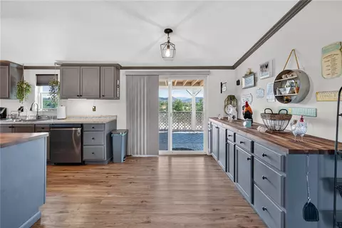 Kitchen - 11125 E Prospect Dr, Kingman, AZ 86401 photo 5 of 7