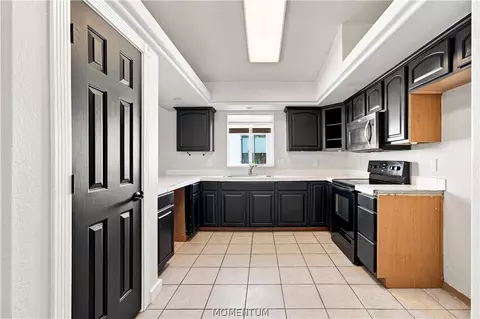 Kitchen - 3833 E Suffock Ave, Kingman, AZ 86409 photo 2 of 2