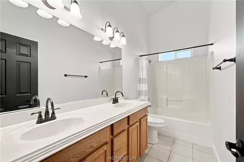 Bath - 3833 E Suffock Ave, Kingman, AZ 86409 photo 3 of 3