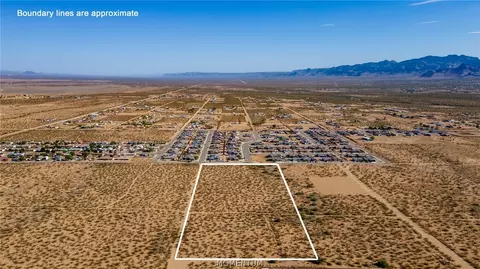 6671 W Brook Dr, Golden Valley, AZ 86413