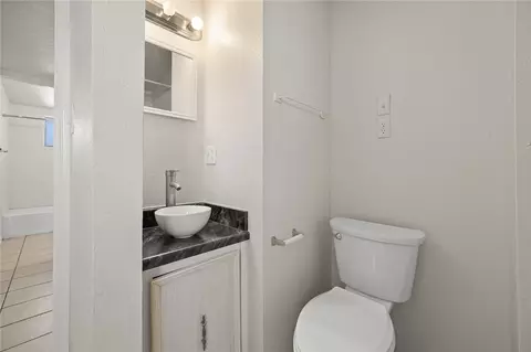 Bath - 2115 Davis Ave, Kingman, AZ 86401 photo 2 of 3