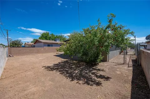 Exterior - 2115 Davis Ave, Kingman, AZ 86401 photo 8 of 17