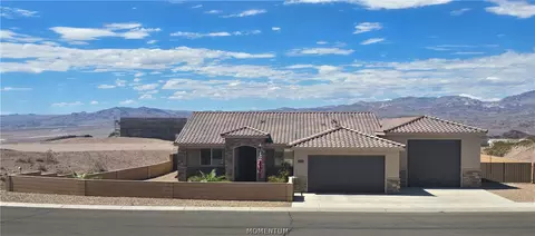 3195 Canyon De Chelly Dr, Bullhead City, AZ 86429