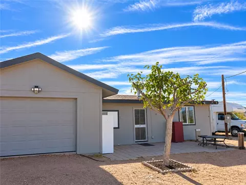 3372 N Hunt Rd, Golden Valley, AZ 86413
