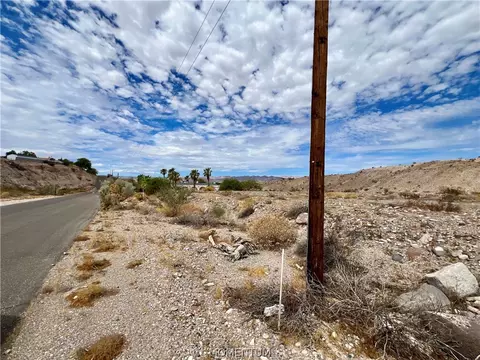 1897 Newberry Dr, Bullhead City, AZ 86442