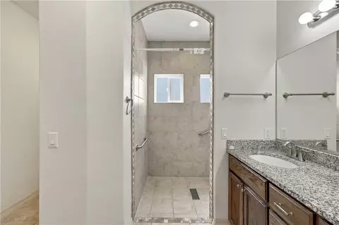 Bath - 3352 N Apache St, Kingman, AZ 86401 photo 3 of 5