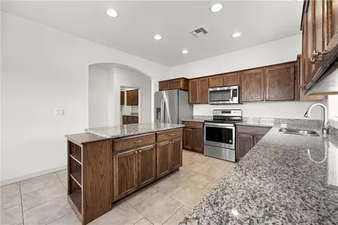 Kitchen - 3352 N Apache St, Kingman, AZ 86401 photo 1 of 3