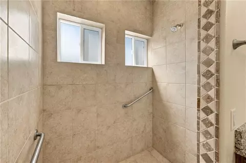 Bath - 3352 N Apache St, Kingman, AZ 86401 photo 2 of 5