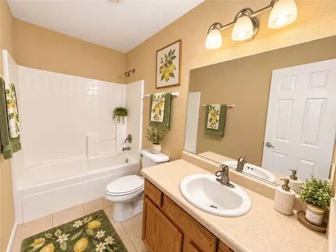 Bath - 955 E Beverly Ave, Kingman, AZ 86409 photo 1 of 3