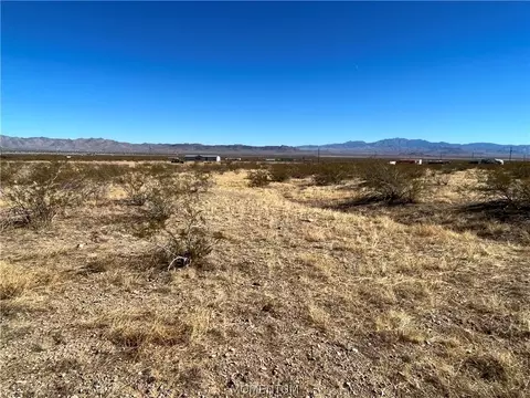 2418 S Concho Rd, Golden Valley, AZ 86413