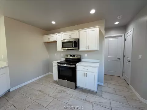 Kitchen - 3120 E Devlin Ave, Kingman, AZ 86409 photo 3 of 4