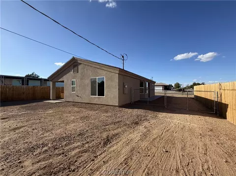 Exterior - 3120 E Devlin Ave, Kingman, AZ 86409 photo 7 of 9