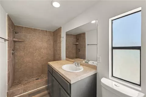 Bath - 3139 E Packard Ave, Kingman, AZ 86409 photo 1 of 3