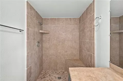 Bath - 3139 E Packard Ave, Kingman, AZ 86409 photo 2 of 3