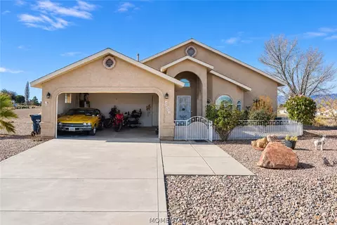 Exterior - 7560 E Cayuse Dr, Kingman, AZ 86401 photo 2 of 11