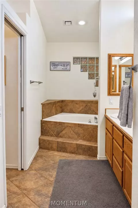 Bath - 7560 E Cayuse Dr, Kingman, AZ 86401 photo 1 of 5