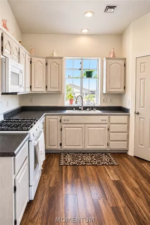 Kitchen - 7560 E Cayuse Dr, Kingman, AZ 86401 photo 1 of 3