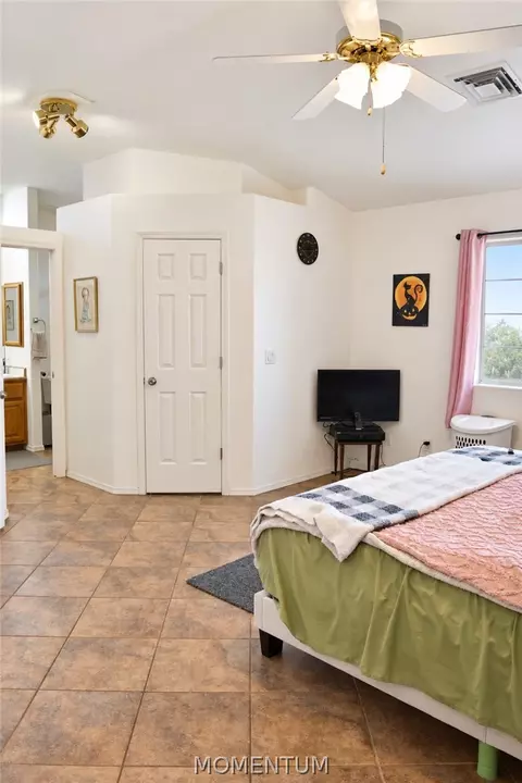 Bedroom - 7560 E Cayuse Dr, Kingman, AZ 86401 photo 2 of 4
