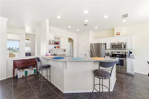 Kitchen - 7683 E Oxbow Dr, Kingman, AZ 86401 photo 2 of 4