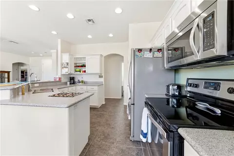 Kitchen - 7683 E Oxbow Dr, Kingman, AZ 86401 photo 3 of 4