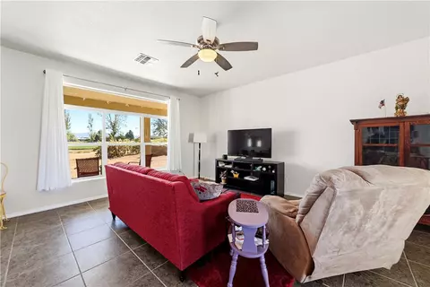 Living - 7683 E Oxbow Dr, Kingman, AZ 86401 photo 4 of 4