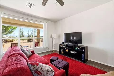 Living - 7683 E Oxbow Dr, Kingman, AZ 86401 photo 3 of 4