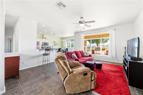 Living - 7683 E Oxbow Dr, Kingman, AZ 86401 photo 2 of 4