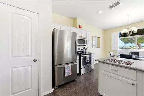 Kitchen - 7683 E Oxbow Dr, Kingman, AZ 86401 photo 4 of 4