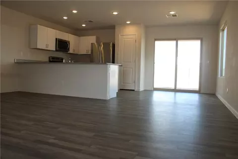 Living - 3453 E Ames Ave, Kingman, AZ 86409 photo 3 of 4